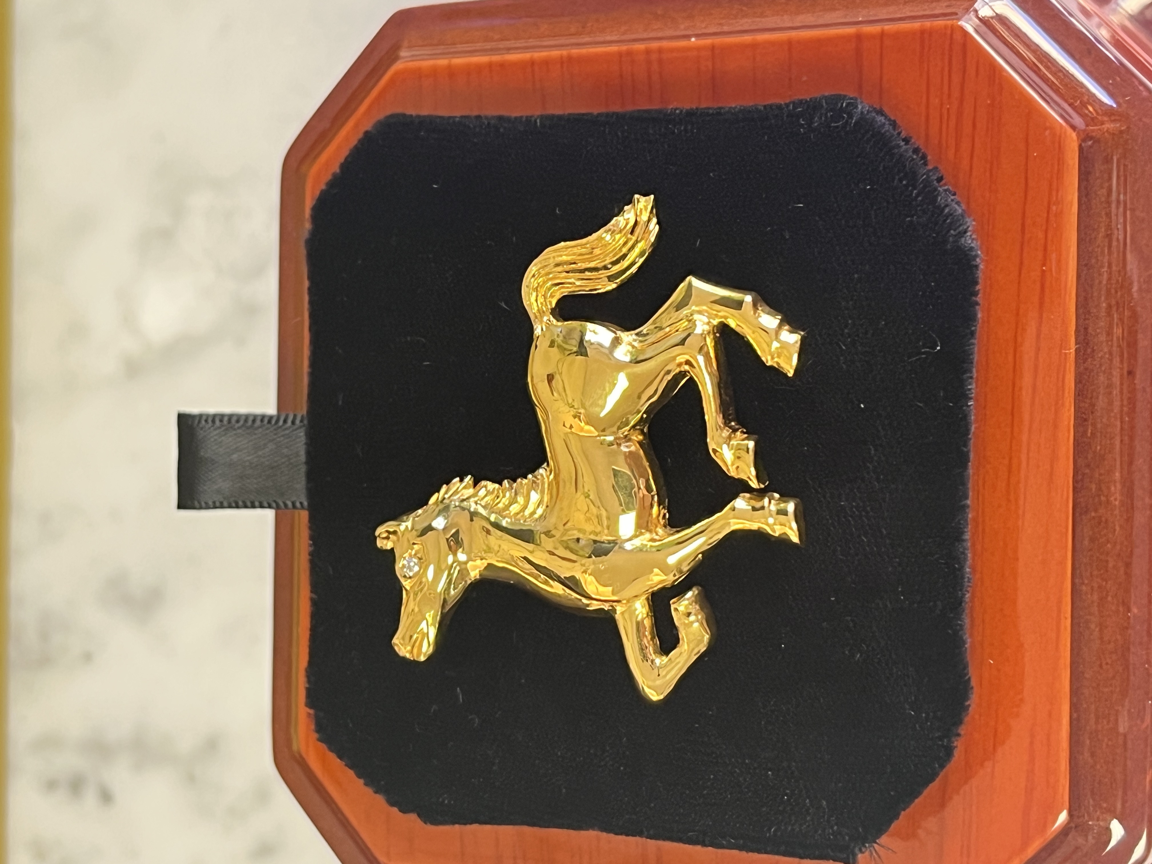 24k gold horse brooch presented in custom jewellery box