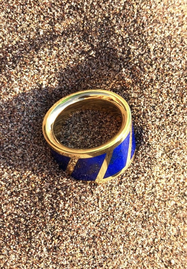 Lapis lazuli inlay mens ring 18k yellow gold on sand — Bear Goldsmithing Toronto