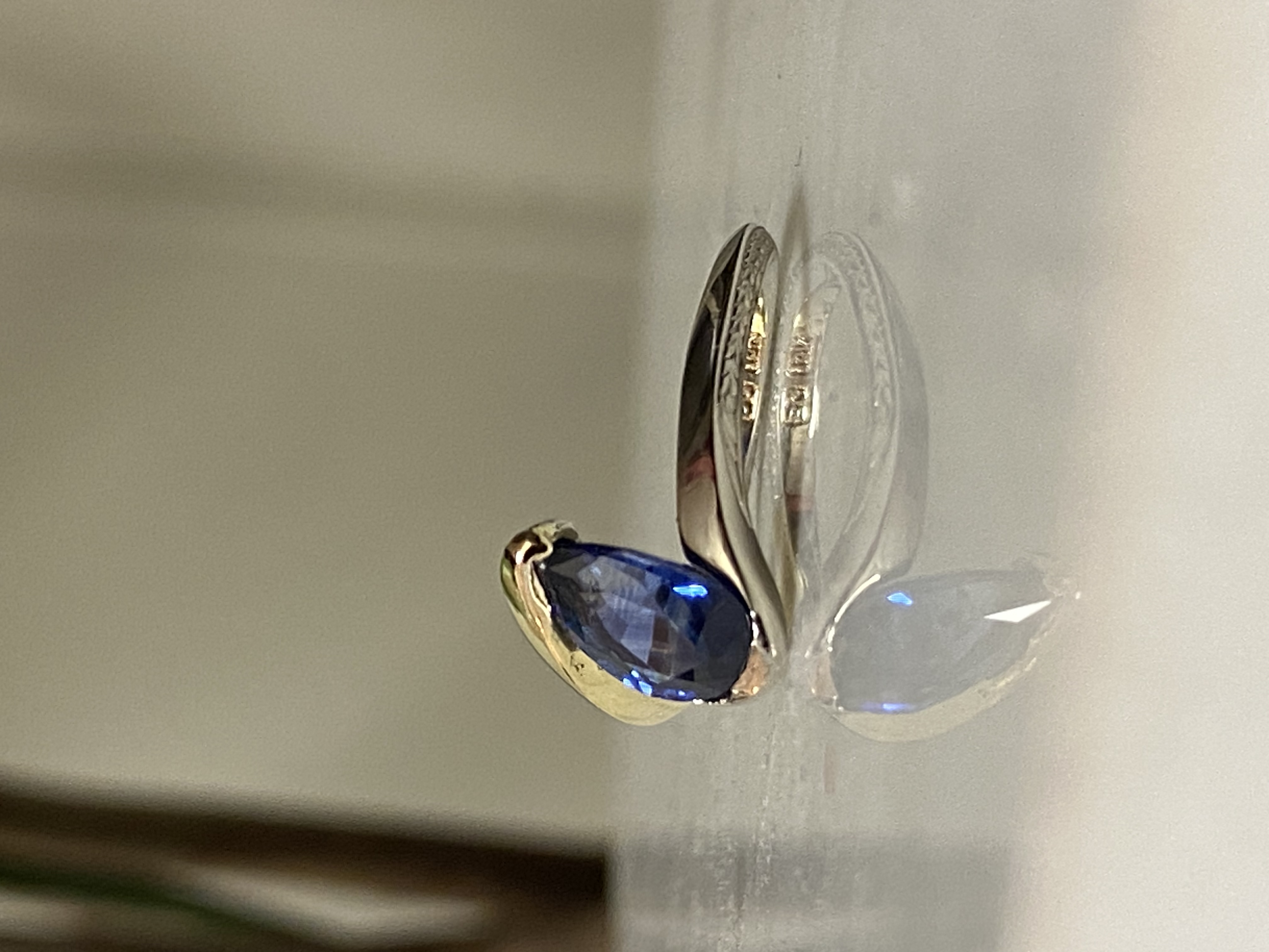 Two-tone sapphire bypass ring with hand-engraved wheat shank — Bear Goldsmithing Toronto